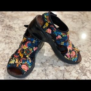 Bee Zees, Euro size 38 usually fits 7 1/2, multi coloured.